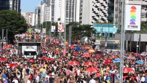 Parada LGBT une luta por políticas e festa na Avenida Paulista