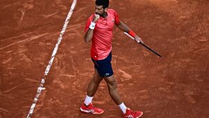 Djokovic vence Davidovich e avança às oitavas de Roland Garros