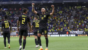 Com gol de Joelinton, Brasil vence Guiné em amistoso 