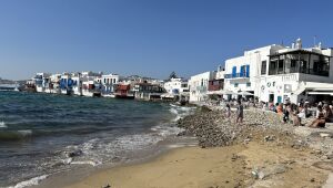 Milionário coloca à venda vila em Mykonos, na Grécia, por recorde de € 50 milhões