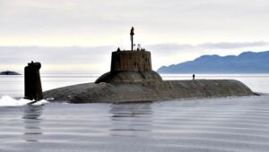 Submarino nuclear da classe dos maiores já construídos é aposentado pelo governo russo