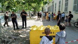 Ataque com faca em parque infantil na França deixa cinco feridos, entre eles quatro crianças