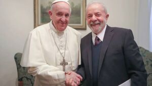 Lula se reúne com Papa Francisco para tratar de guerra na Ucrânia e combate à fome