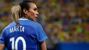 Marta é ovacionada em jogo contra Chile e segue para a sua sexta Copa do Mundo