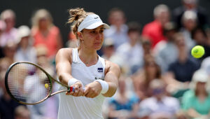 Bia Haddad sente dores nas costas e abandona partida contra Rybakina em Wimbledon