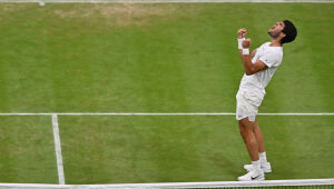 Alcaraz vence Berrettini e vai pela primeira vez às quartas de Wimbledon