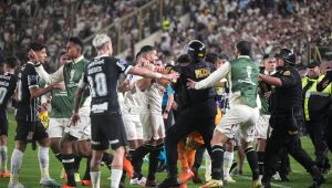 Corinthians vence Universitario e avança às oitavas da Sul-Americana em jogo marcado por confusão