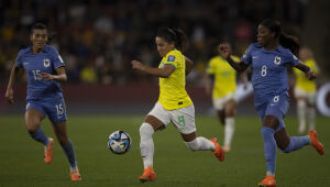 Brasil sai atrás, consegue empate, mas sofre gol no final e perde para a França na Copa do Mundo