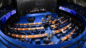 Senado aprova em primeiro turno a PEC da Anistia, que livra partidos de multas