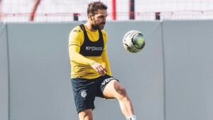 Espanhol Cesc Fàbregas anuncia aposentadoria como jogador