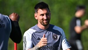 Messi 'vai precisar de tempo para se adaptar' à MLS, diz Beckham