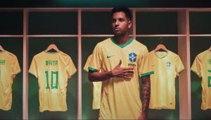 Com camisa da Seleção Brasileira Feminina, Rodrygo convoca torcida na disputa da Copa do Mundo 