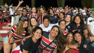 Torcedoras pernambucanas promovem festa para apoiar a Seleção Brasileira na Copa