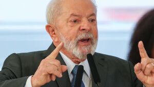 Após Lula ter falado em reparar Dilma, cinco deputados da própria base assinam pedido de impeachment