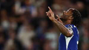 Chelsea vence Luton com dois gols de Sterling