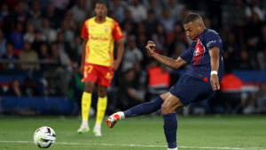 Mbappé faz dois, e PSG vence primeira no Campeonato Francês