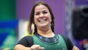 Mariana D'Andrea é campeã mundial de halterofilismo paralímpico