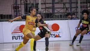 Futsal abre portas e fomenta o futebol de meninas e mulheres no Brasil