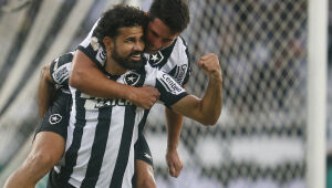 Ninguém para o líder! Diego Costa marca duas vezes, e Botafogo vence Bahia no Nilton Santos