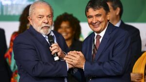 Lula lança programa de combate à fome ao lado de ministro ameaçado pelo Centrão