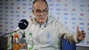 Uruguai de Marcelo Bielsa vive um lento retrocesso; entenda a situação