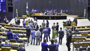 Câmara aprova beneficio em minirreforma eleitoral e limita prazo de inelegibilidade de 12 anos