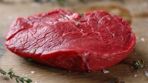 Study links excess red meat to risk of colon cancer in young adults