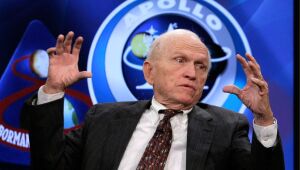 Morre Frank Borman, astronauta que comandou a primeira missão ao redor da Lua