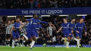 João Pedro marca, mas Chelsea vence Brighton e se recupera no