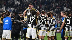 Juventus vence Roma e fica a 2 pontos da líder Inter