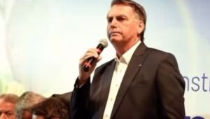 Bolsonaro critica Caiado: "Fala grosso, gosta de ranger os dentes e aceitou o apoio do PT"