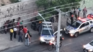 Dois homens morrem após serem baleados no Pina; homem que passeava com cães foi atingido