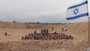 Seminus e com olhos vendados: imagens mostram prisão de dezenas de palestinos por Israel em Gaza