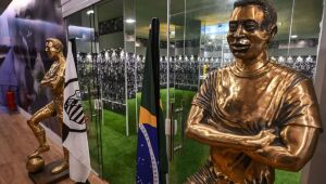 Um ano da morte de Pelé: sete mil pessoas passaram por mausoléu do Rei em Santos