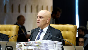 Moraes dá 5 dias para PGR se manifestar sobre alegações de Bolsonaro sobre ida a embaixada húngara