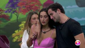 Matteus se sente culpado pela eliminação de Deniziane e ex-companheira ameniza