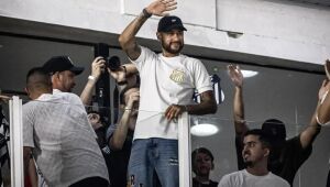 Neymar vai levar taça do Paulistão ao gramado da Vila Belmiro antes da decisão