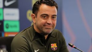 Xavi recua de decisão e confirma que permanecerá no Barcelona para a próxima temporada