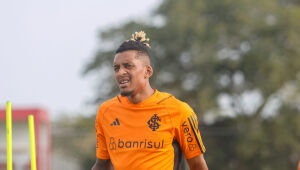 Sport encaminha chegada do lateral-esquerdo Dalbert, ex-Inter