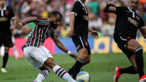 Sob olhares de Dorival Júnior, Fluminense supera o Vasco e vence primeira no Brasileirão