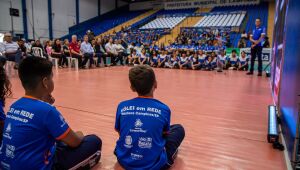 Finalista da Superliga masculina, Vôlei Renata leva a modalidade para quase 10 mil crianças