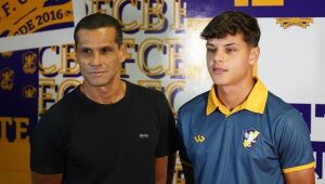 Retrô anuncia filho de Rivaldo e atacante ex-Santa Cruz; lateral Toty está perto de oficialização 