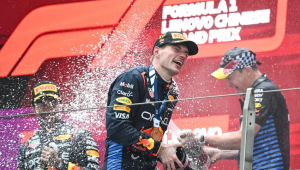 Max Verstappen, da Red Bull, vence GP da China de F1