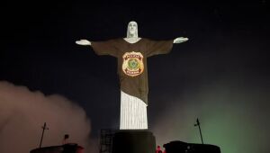 Projeção especial por 80 anos "veste" Cristo Redentor com símbolo da PF