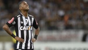 Robinho é liberado para partidas de futebol, aulas de inglês, teatro e música na cadeia