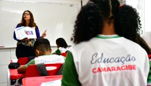 Camaragibe abre inscrições de concurso para rede municipal de ensino; remuneração é de R$ 4.499,39