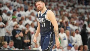 Astro do Dallas Mavericks, Doncic fica fora das quadras por 1 mês após lesão na panturrilha