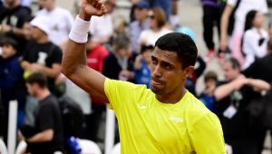 Thiago Monteiro derrota ex-Top 10 e avança à 2ª rodada do Masters de Roma