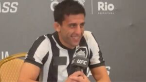 Lutador de UFC usa camisa do Botafogo no Media Day para provocar rival flamenguista