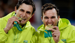 Dupla formada por André e George confirma vaga para Paris-2024 no vôlei de praia